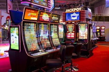 Live scoreboards track eliminations and placement in real time Live match scoreboard showing eliminations and team placement